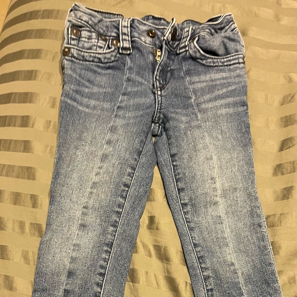 Girls Skinny True Religion Jeans. Raw Hem n Distressed on Pocket